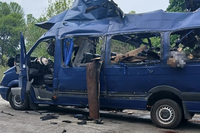 Russians killed a family in a strike on a passenger bus in Sumy region – Zelensky