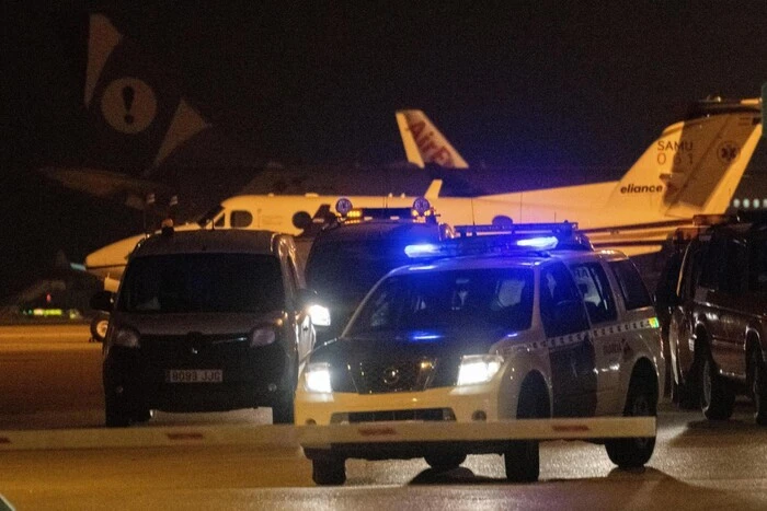 A plane caught fire in Spain: 18 people injured