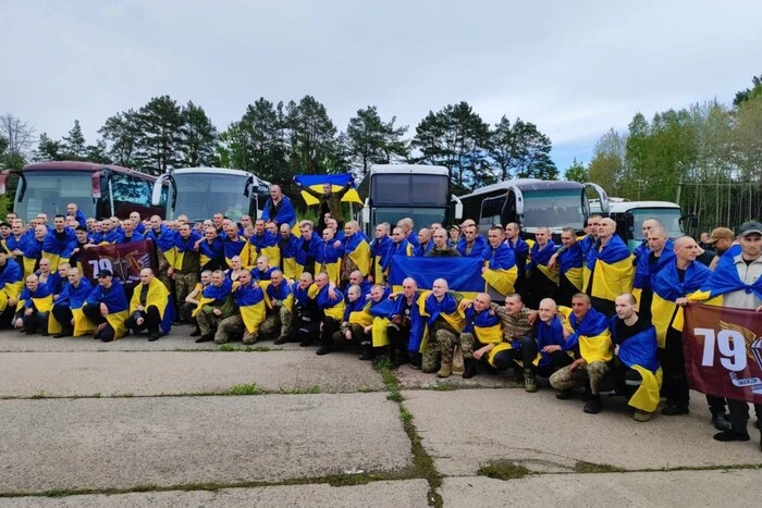 звільнені воїни з російського полону