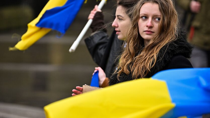 Ukrainische Frauen sind von einer demografischen Krise bedroht: Junge Frauen wandern massenhaft aus - was ist der Grund?