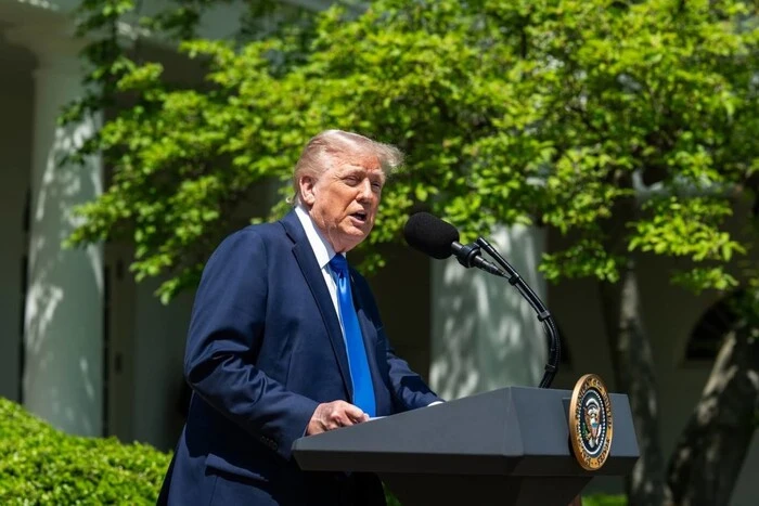 Trump kommentiert sein Foto im Pope-Outfit