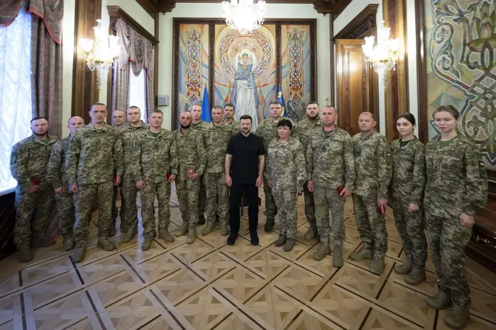 Der Präsident ehrte die Soldaten des Staatlichen Spezialkommunikationsdienstes mit staatlichen Auszeichnungen (Video)