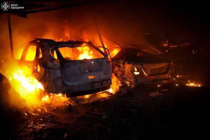 In der Region Odessa brannten bei einem nächtlichen Angriff gleichzeitig 20 Autos (Fotos, Videos)