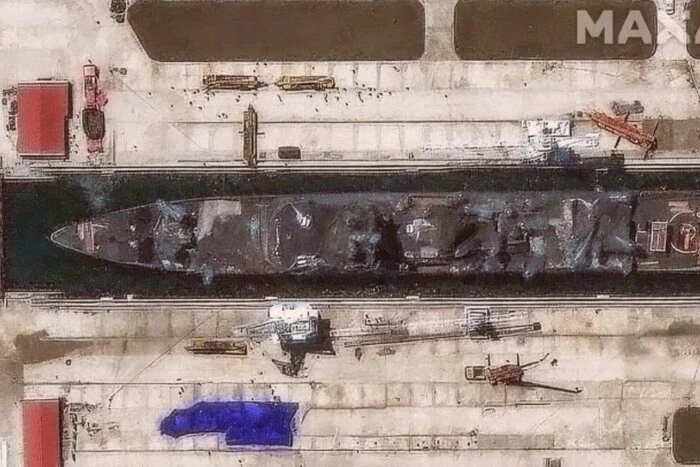 Wie ein beschädigter Zerstörer der DVRK aussieht: neue Satellitenbilder