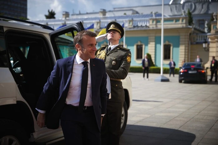 Макрон розбудив Трампа, щоб обговорити мир в Україні