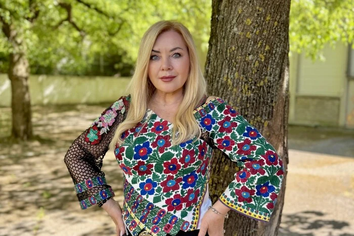 67-річна Оксана Білозір вразила світлиною у вишиванці