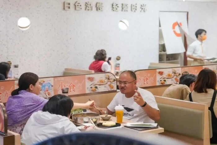 Xi Jinping zakazał chińskim urzędnikom chodzenia do restauracji z powodu picia