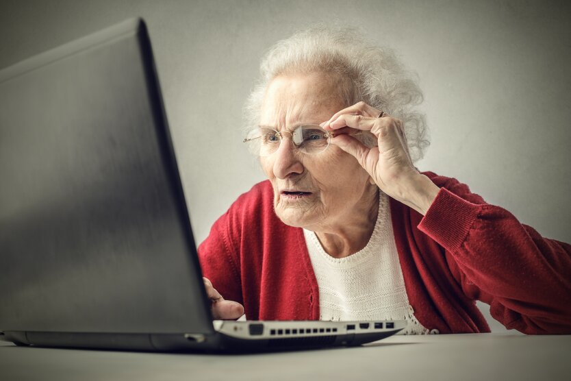 Pensioners lose thousands of hryvnias: Ukrainians do not know about benefits for transportation, utilities, and taxes